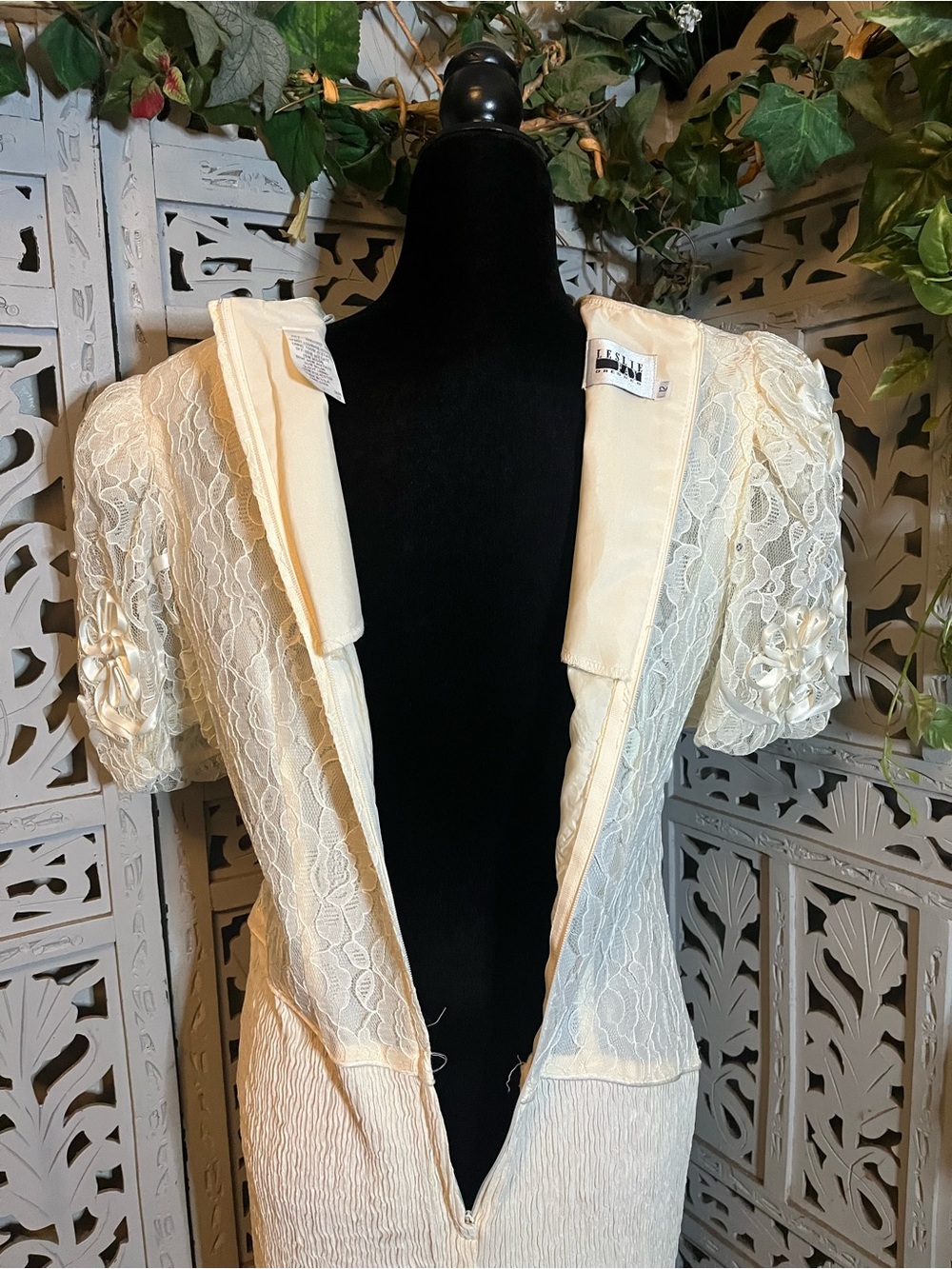 LESLIE FAY VINTAGE 80’s IVORY DETAILED FLORAL LACE & RIBBON EMBROIDERY MIDI DRES - Picture 9 of 12